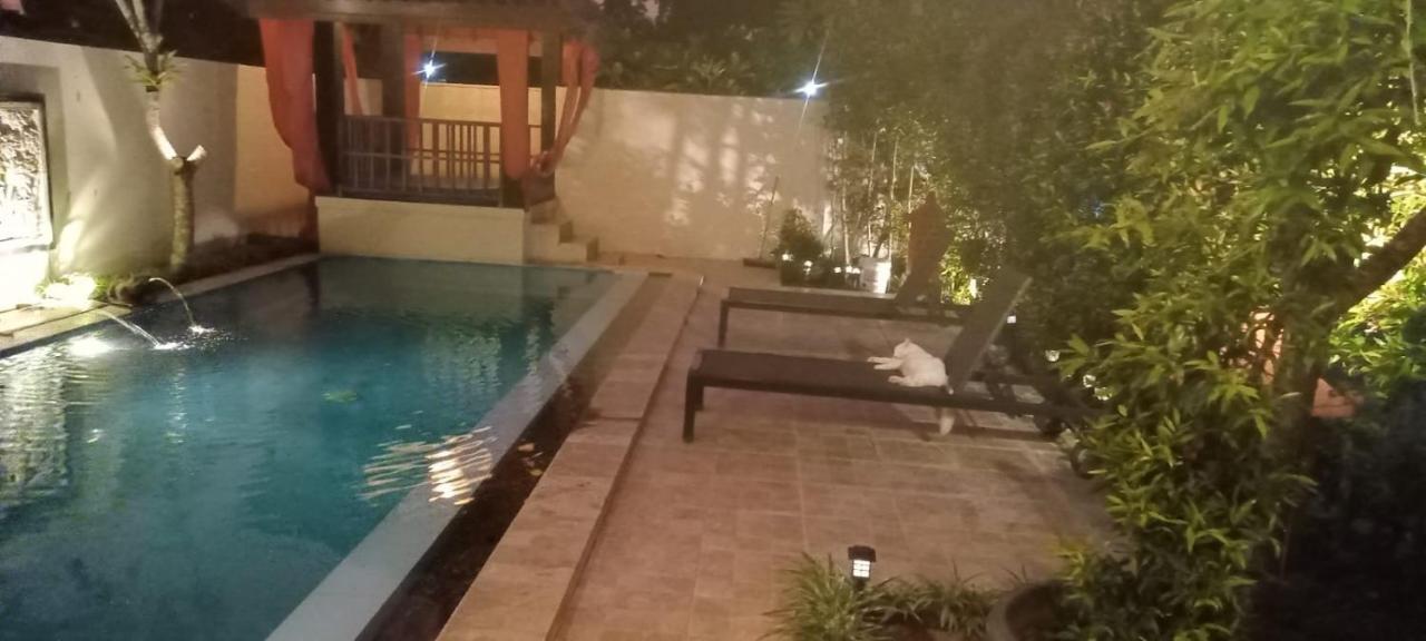 Rosseno Villa Джокьякарта Экстерьер фото